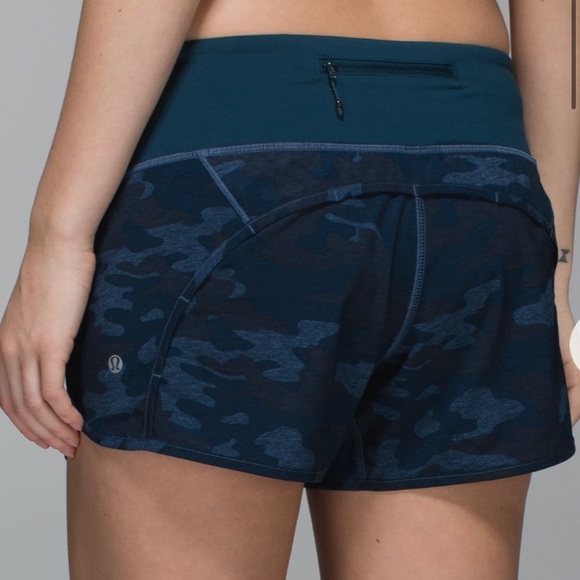 💙LULULEMON RUN TIMES SHORT 4”-CAMO OIL SLICK BLUE - Picture 3 of 15